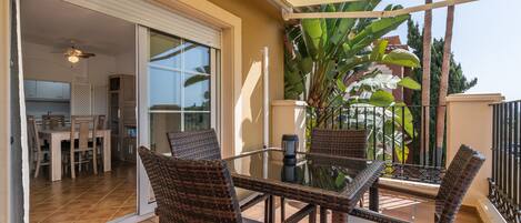 Apartment | Outdoor dining