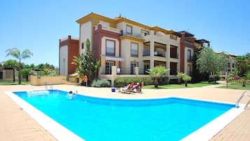 Apartment | Pool | Outdoor pool