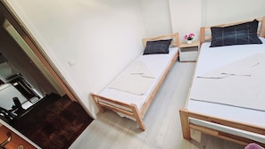 3 bedrooms, iron/ironing board, WiFi, bed sheets
