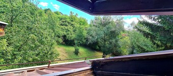 3-bedroom, 2 bathroom IDOLINA apartment in welcoming Sarajevo with WiFi, AC