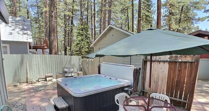 Heavenly Cabin: Hot Tub, Close to Lake & Skiing