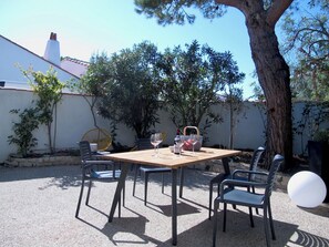 Outdoor dining - 5MN FROM ARS FISHER'S HOUSE (Ars-en-Ré)