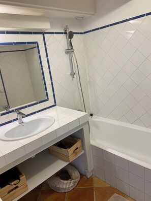 Hair dryer, toilet paper - 5MN FROM ARS FISHER'S HOUSE (Ars-en-Ré)