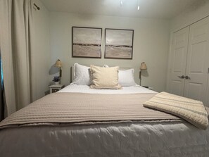 1 dormitorio, tabla de planchar con plancha, wifi y ropa de cama