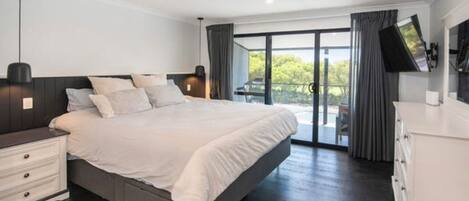 5 dormitoris, planxa i posts de planxar, wifi i roba de llit