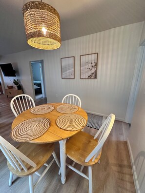 Dining - Boho beach cottage style 2 bedroom home (Bay City)