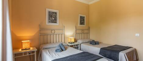 Apartment | 2 bedrooms, iron/ironing board