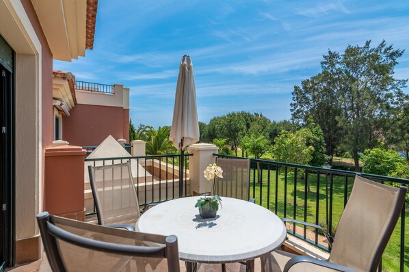 Apartment | Outdoor dining - Golfside Comfort With Terrace & Pool (Ayamonte)