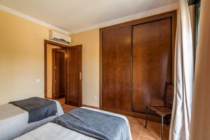 Apartment | 2 bedrooms, iron/ironing board - Golfside Comfort With Terrace & Pool (Ayamonte)