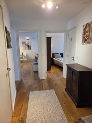 2 室のベッドルーム、アイロン / アイロン台、WiFi、ベッドシーツ