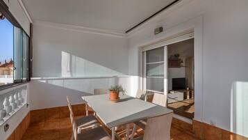 Apartment | Outdoor dining