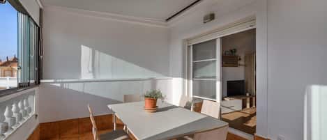 Apartment | Outdoor dining