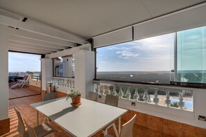 Apartment | Outdoor dining