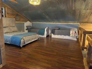 2 室のベッドルーム、WiFi (無料)、ベッドシーツ