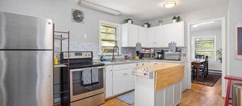 Cozy 2bd/1bth +80" TV Movie Room