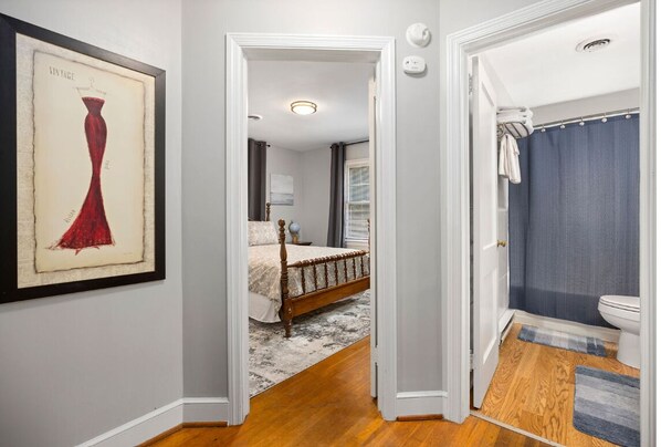 2 chambres, fer et planche à repasser, Wi-Fi, draps fournis