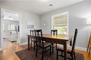 Dining - Cozy 2bd/1bth +80" TV Movie Room (Greensboro)