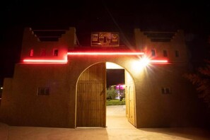 Villa, 5 Bedrooms | Exterior detail