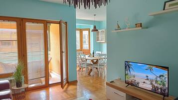 Smart TV, DVD player, livros