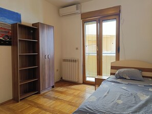 3 Schlafzimmer, Schreibtisch, Bügeleisen/Bügelbrett, kostenloses WLAN