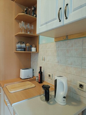 Kühlschrank, Ofen, Herdplatte, Geschirrspüler