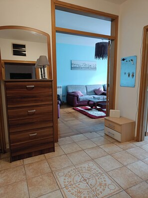 Smart-TV, DVD-Player, Bücher