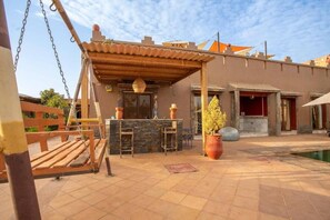 Villa, 5 slaapkamers, terras, uitzicht op zwembad | Terras