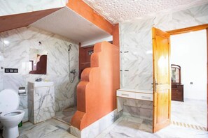 Villa, 5 soverom, terrasse, bassengutsikt | Bad