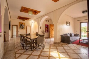 Villa, 5 Bedrooms, Patio, Pool View | Dining room
