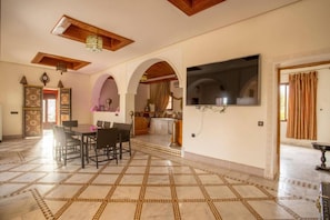 Villa, 5 slaapkamers, terras, uitzicht op zwembad | Dineren