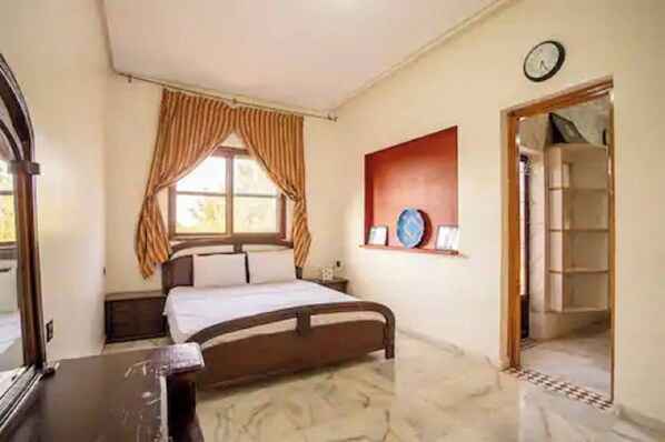 Biệt thự, 5 phòng ngủ, sân hiên, quang cảnh hồ bơi | 5 phòng ngủ