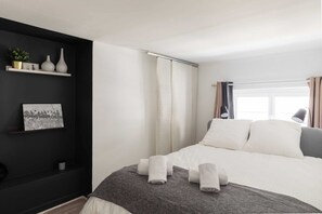 2 bedrooms, iron/ironing board, bed sheets