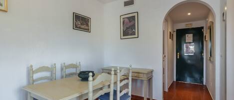 Apartment | Dining