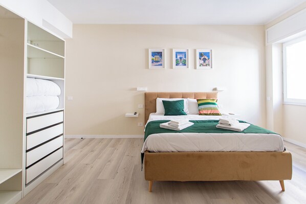 1 bedroom, internet, bed sheets