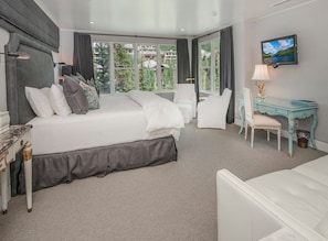 4 bedrooms, desk, iron/ironing board, free WiFi