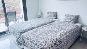 Villa | 3 bedrooms - Spacious Villa in Villamartin for 6 (Orihuela)