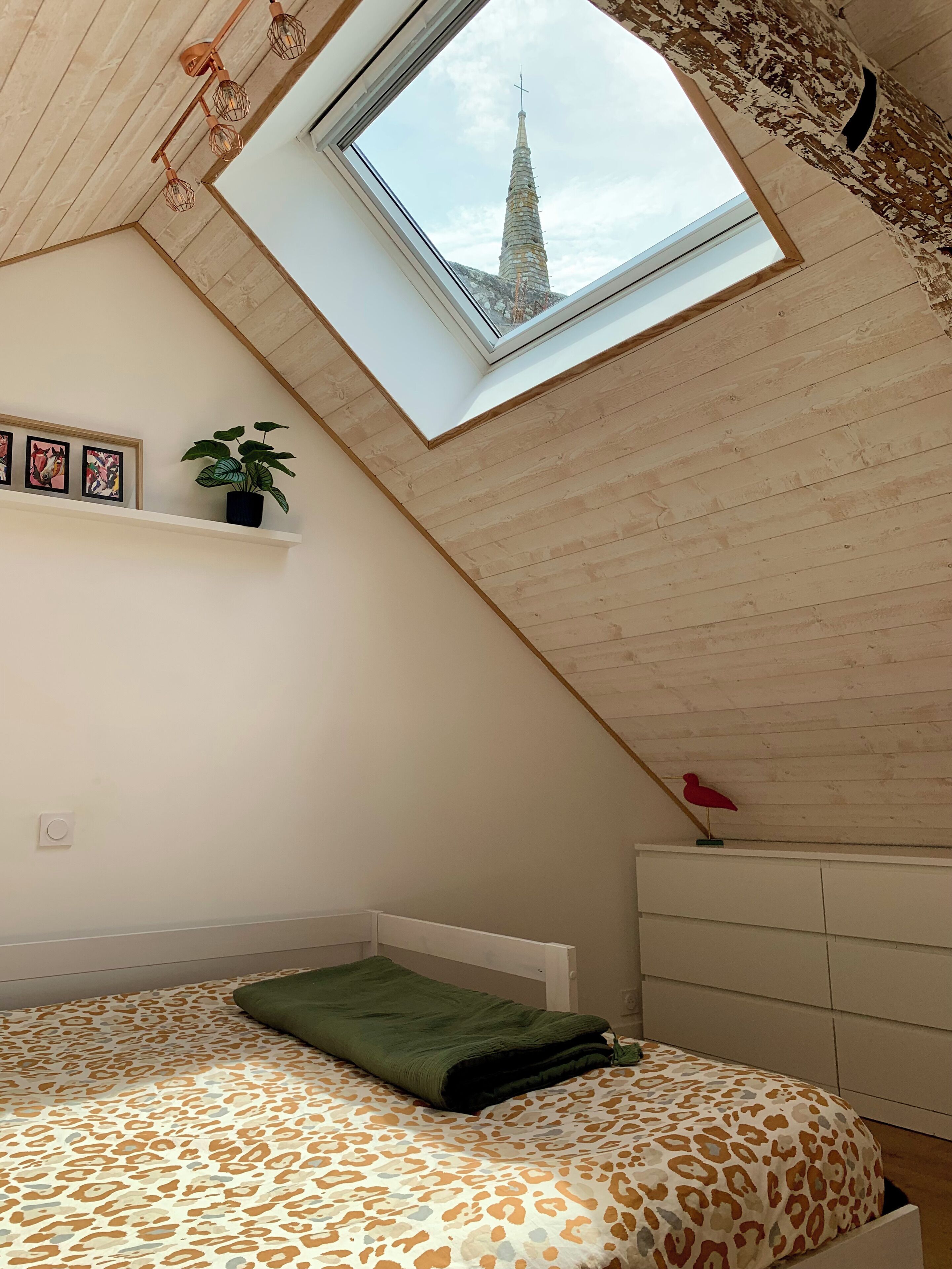 1 bedroom, travel cot, free WiFi, bed sheets