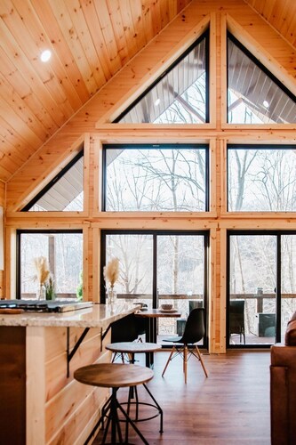 Modern Hocking Hills Cabin with Hot Tub, Game Room, Sleeps 8