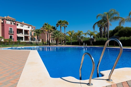 Golfside Stay for 5 Guests