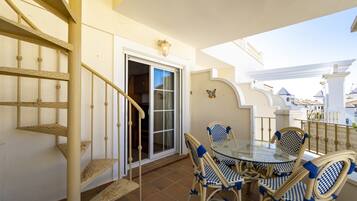 Apartment | Outdoor dining