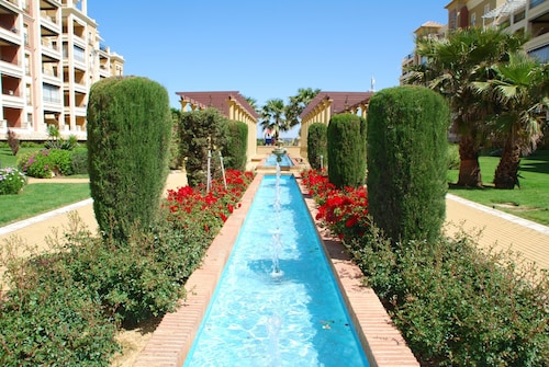 Garden-view Flat Near the Sea