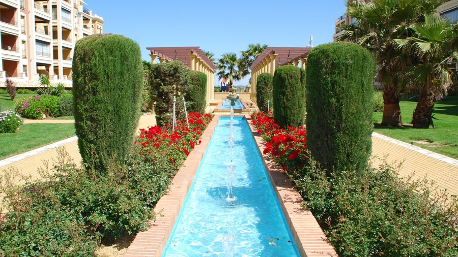 Garden-view Flat Near the Sea