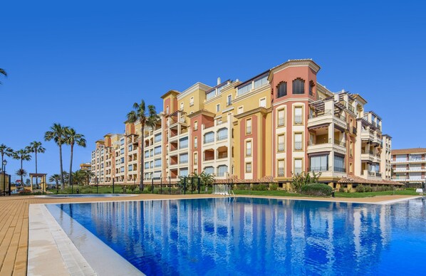 Apartemen | Kolam renang | Kolam renang outdoor