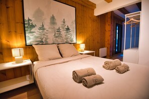 7 bedrooms, WiFi, bed sheets