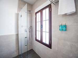 Apartment | Bilik Mandi | Pengering rambut 
