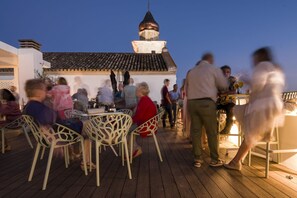 Apartment | Outdoor dining - City Comfort Modern Aparthotel (Ayamonte)