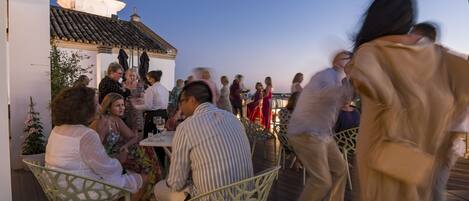 Apartment | Outdoor dining