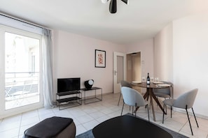 Apartment | Dining