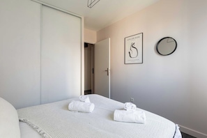Apartment | 1 bedroom, iron/ironing board, bed sheets