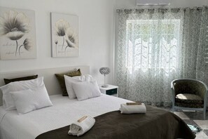 4 bedrooms, iron/ironing board, free WiFi, bed sheets